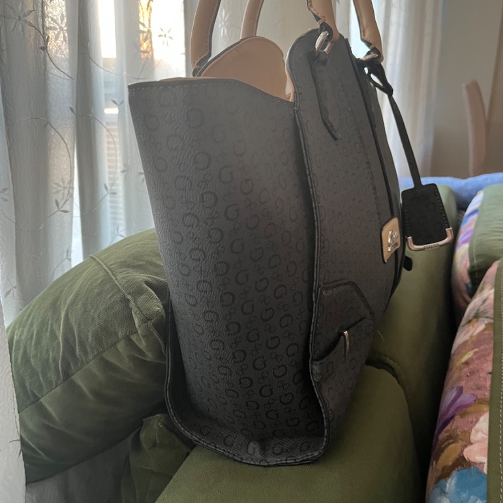 Guess Handbag - Picture 5 of 6